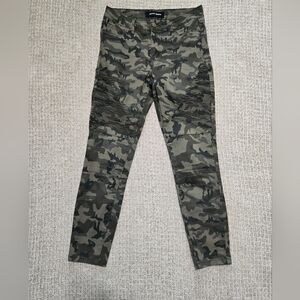 Ashley Mason Camouflage Skinny Pants Size 7/28